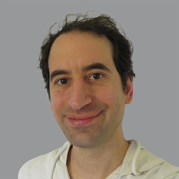 Portrait of Dr. Simon Candelaresi